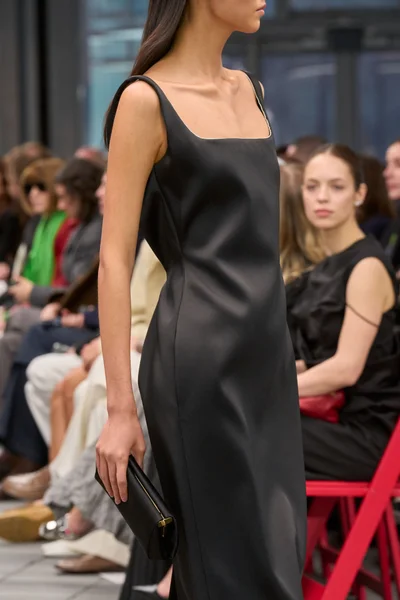Look 11